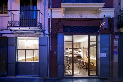 Fachada Restaurante Refugio en Barrio del Carmen-Valencia